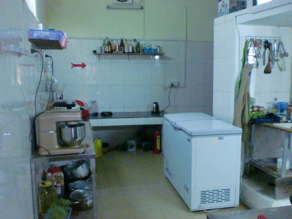 Jun Jun Guesthouse Пном Пен Екстериор снимка